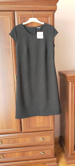 Vând rochiță culoarea negru 
