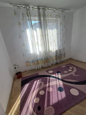 Propietar ,vand apartament cu 3 camera ,decomandat ,semi-mobilat si utilat  - imagine 5