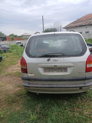 dezmembrez Opel Zafira - imagine 4