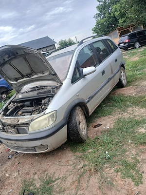dezmembrez Opel Zafira - imagine 5