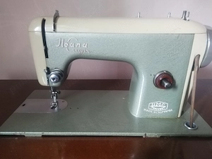 Mașină de cusut vintage  Ileana  (UMC Cugir) cu masă originală   Piesă de colecție   Funcțională