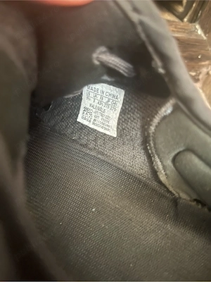 Yeezy Boost 350 V2 Cinder Black