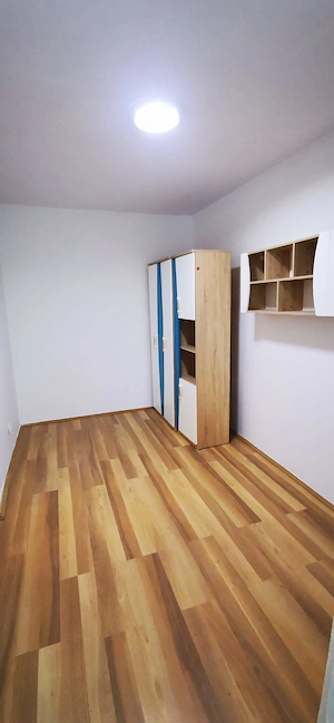 Vand apartament 4 camere Triaj - imagine 7