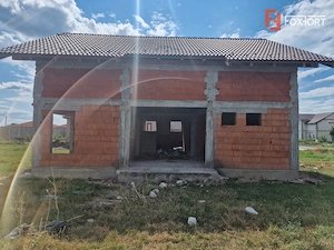 Casa individuala cu 6 camere in constructie in Izvin - imagine 7