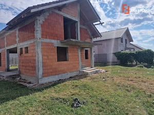 Casa individuala cu 6 camere in constructie in Izvin
