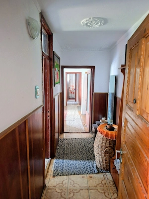Vând apartament 2 camere, suprafața utilă 50mp, construită 66 mp, etaj 2, str. Izvoarelor, Botoșani  - imagine 2