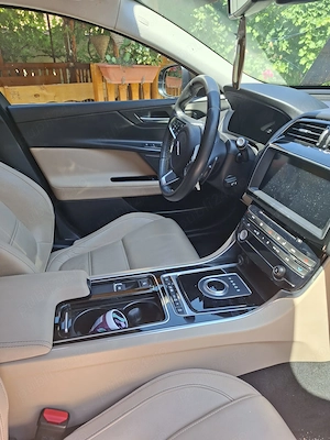 Jaguar XE -Motor functional - imagine 6