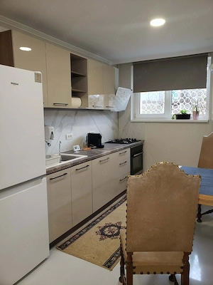 Galați, Apartament 2 camere, renovat, mobilat și utilat, parter demisol , zona centru port faleză  - imagine 3