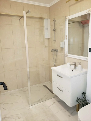 Galați, Apartament 2 camere, renovat, mobilat și utilat, parter demisol , zona centru port faleză  - imagine 5