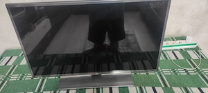 Tv Lg cu displeiul bun,blocat pe logo.