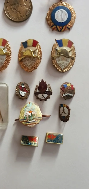 20 Insigne si medalii comuniste - pentru colectionari - imagine 2