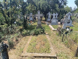 Loc de veci in cimitirul Berceni ll, București 