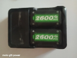 2 baterii reîncărcabile 2600 mAh + încărcător