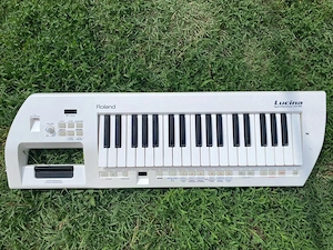 keytar Roland Lucina AX-09 synthesizer