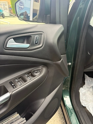 Ford Kuga Benzina AWD unic proprietar  - imagine 9
