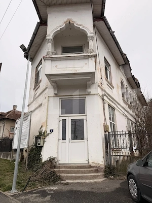 Clădire P+1 cu 9 camere și Terasă Spectaculoasă, Ideală pentru Pensiune,/Clinica - imagine 2
