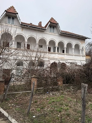 Clădire P+1 cu 9 camere și Terasă Spectaculoasă, Ideală pentru Pensiune,/Clinica - imagine 3