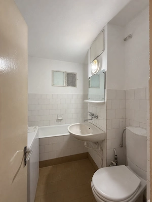 Apartament cu 2 camere - Parter - Decebal  - imagine 4
