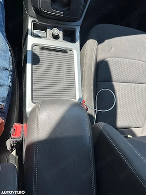 Ford Kuga cumpata de noua din reprezentanta  - imagine 6