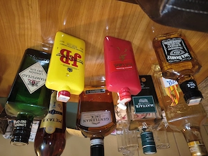 Vând băuturi de colectie