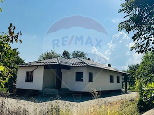 Casă / Vilă cu 4 camere de vânzare