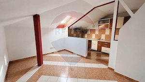 Apartament cu 3 camere de vânzare în zona Rogerius