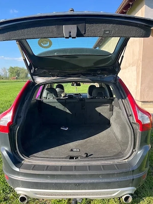 Volvo XC60 2.4 D5 AWD R-Design 2010 - imagine 6