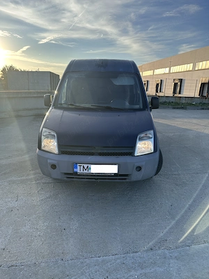 Dubita: Ford Transit Connect 1.8 Diesel - Utilitara practica si fiabila 