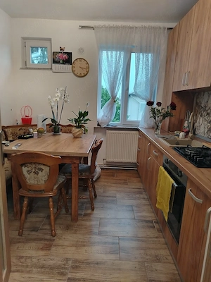 cv 29 Al.Aurora , apartament 3 camere decomandat 