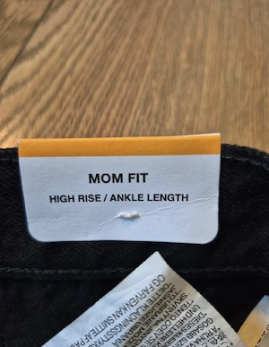 Jeans Mom Fit Negri Pull&Bear cu rupturi