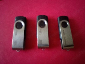 292. Trei stickuri usb flash Goodram de 128 GB fiecare, funcționale