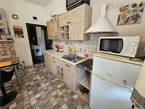 Investitie la cheie in zona centrala! 2 apartamente la casa, transformate in 3 unitati independente  - imagine 3