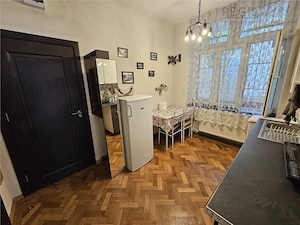 Investitie la cheie in zona centrala! 2 apartamente la casa, transformate in 3 unitati independente  - imagine 11