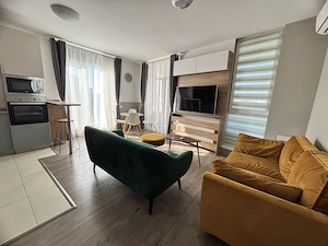 Închiriez apartament 3 camere tip penthause 