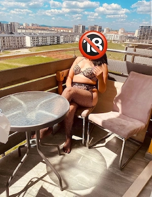 Brunetă sexy si senzuala 