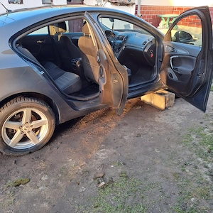 dezmembrez opel insignia 2014  - imagine 3