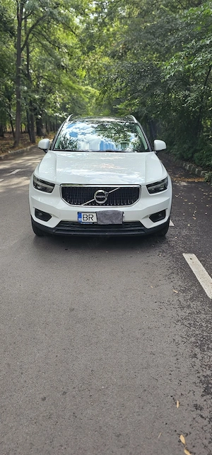 Vand Volvo XC 40 pentru iubitorii de o astfel de masina