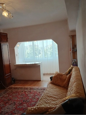 vand apartament 2 camere zona Spitalul Judetean
