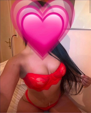 Deplasari lux bruneta senzuala 