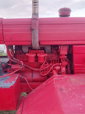Vind tractor împreună cu remorca