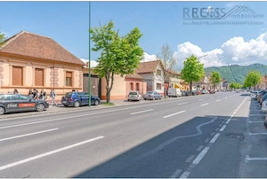 Garsoniera spatioasa si moderna cu pod  la casa Strada Lunga