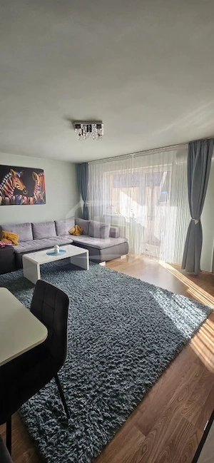 Apartament cu 2 camere, etaj 1, bloc mic, zona Iulius Mall