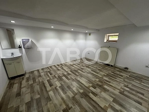 Spatiu comercial de inchiriat 4 camere 85 mpu Central Sibiu - imagine 2