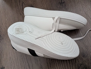 Adidași noi mărimea 38