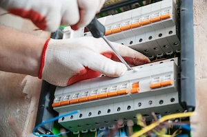 Angajam Electrician Joasa si Înaltă Tensiune - imagine 2
