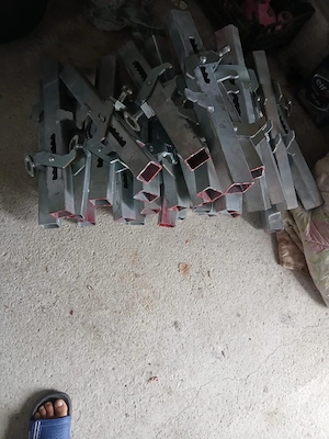 30 raci noi fixare panouri metalice