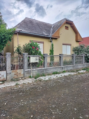 De vanzare casa cu 4 camere si teren generos de 850mp - imagine 4