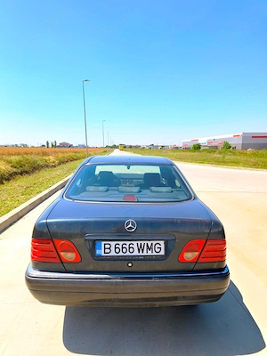 Mercedes-Benz E280   2.8 Benzină   193 CP   Cutie automată - imagine 4