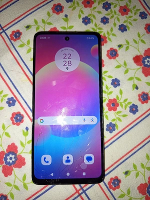 Motorola G04 fisurat 