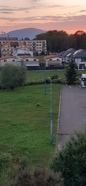 Primesc în gazdă domnișoară sau doamnă, zona coresi, sunt două camere. - imagine 10